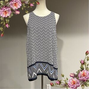 A-line loose fit zig zag print sleeveless blouse